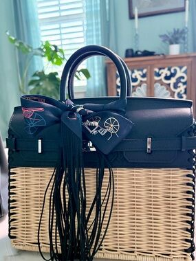 Fringe Handbag Wrap-Wagons